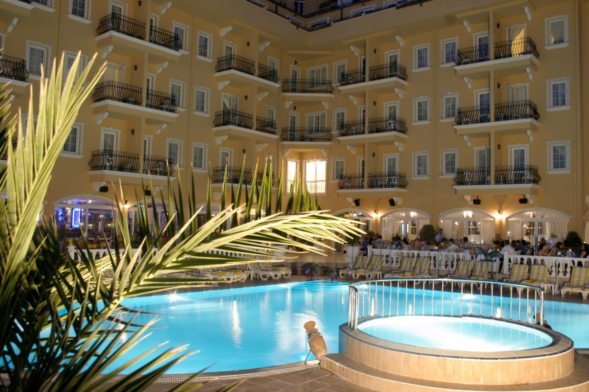 Hotel Sinatra เกเมร์ ภายนอก รูปภาพ